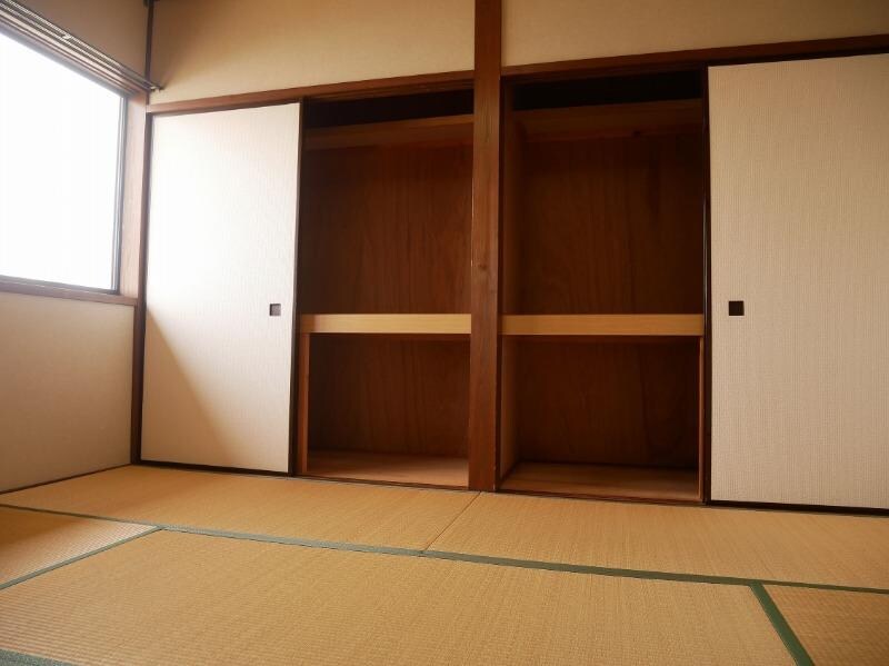 物件内観写真8　(押入)