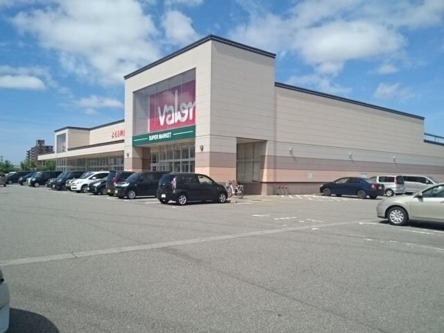 物件外観写真2　(バロー黒瀬店まで110m)