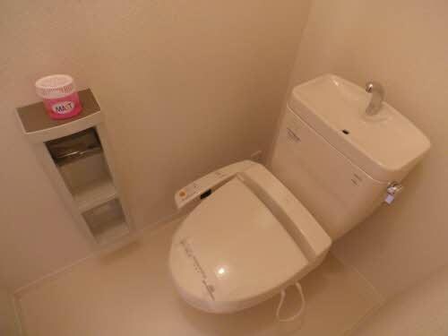 物件内観写真5　(温水洗浄便座)