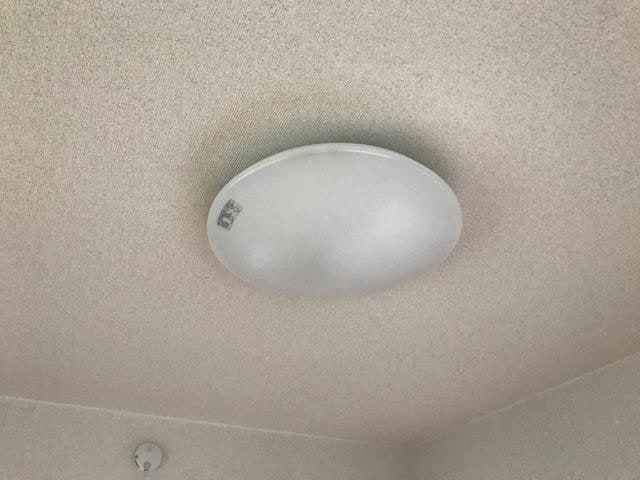 物件内観写真16　(居室照明あり)