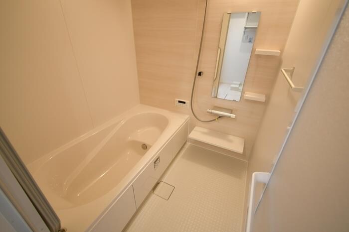 物件内観写真5　(１坪／追い焚き給湯／換気乾燥機付き)