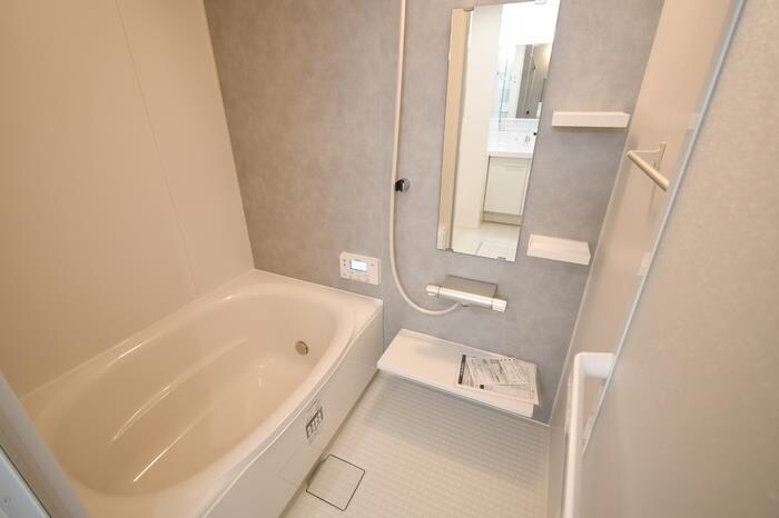 物件内観写真5　(追い焚き／浴室乾燥機付)