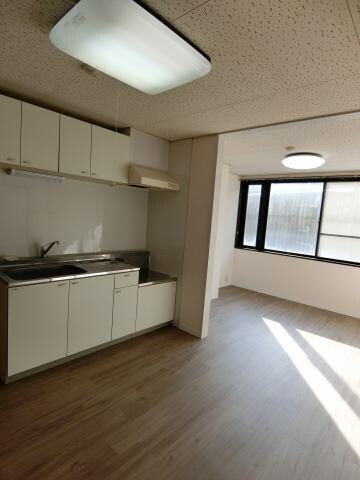 物件内観写真3　(LDK)