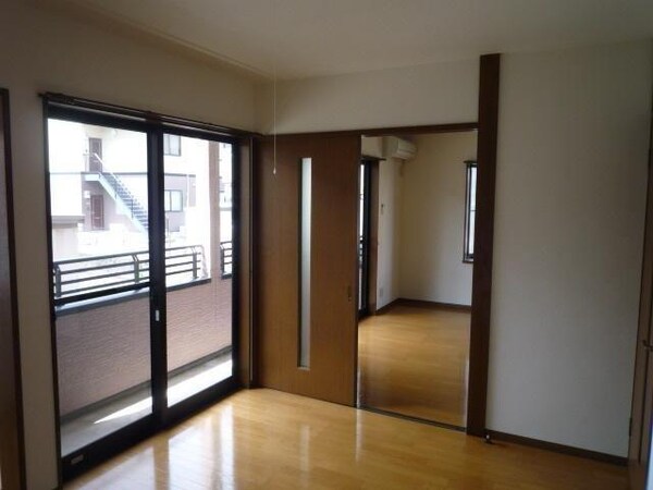 居室(DK7.2帖／洋室8帖)
