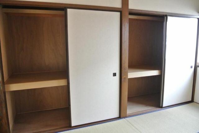 物件内観写真10　(押入)