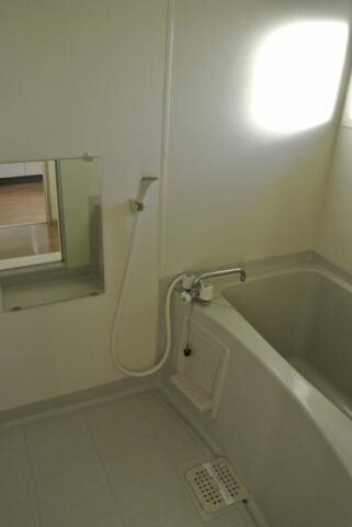 物件内観写真5　(ユニットバス)