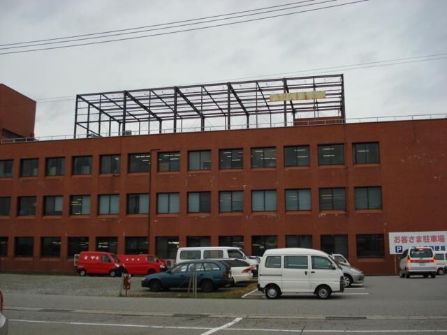 物件外観写真2　(富山南郵便局まで180ｍ)