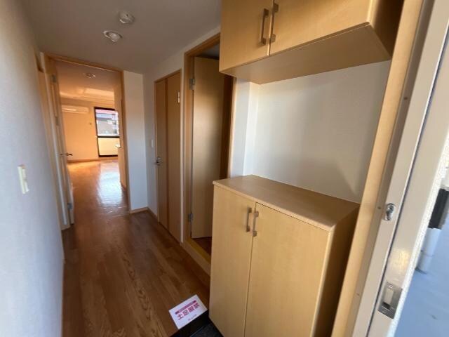 物件内観写真4　(玄関)