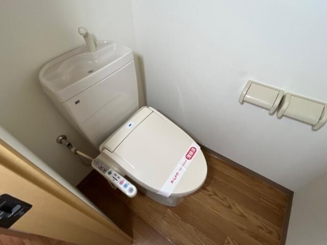 物件内観写真10　(シャワー付トイレ)