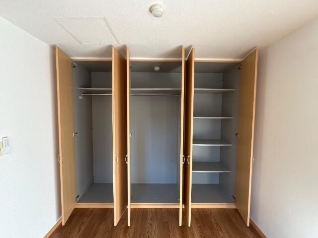 物件内観写真13　(クローゼット1)