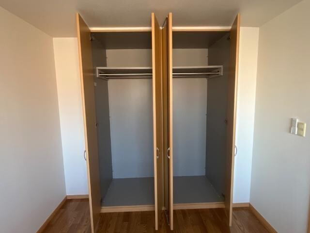 物件内観写真14　(クローゼット2)