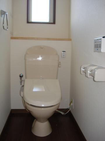 物件内観写真8　(シャワー付トイレ)