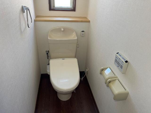 物件内観写真9　(シャワー付トイレ)