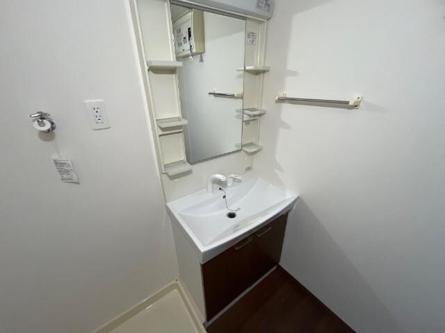 物件内観写真10　(洗髪洗面化粧台)