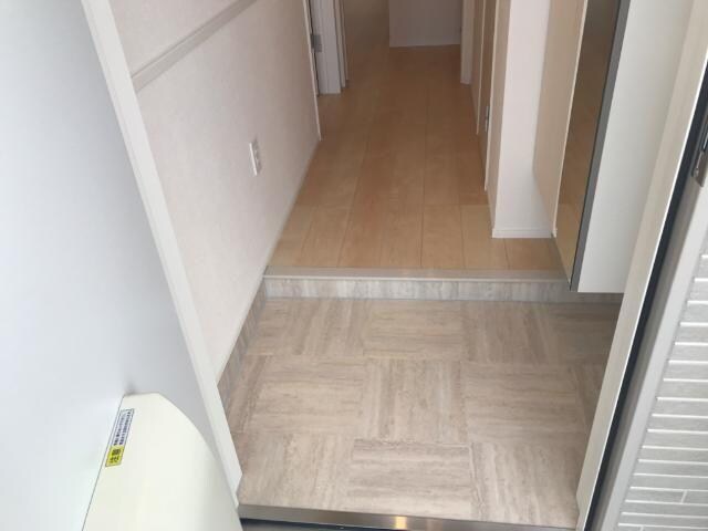 物件内観写真3　(玄関)
