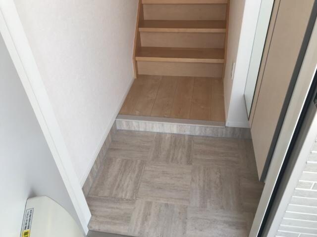 物件内観写真3　(玄関)