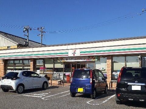 物件外観写真2　(セブンイレブン富山上田島店まで750m)