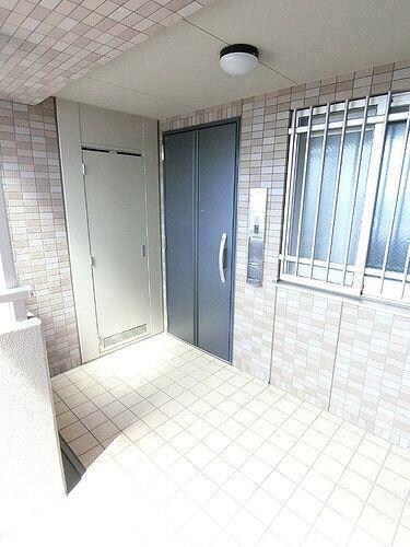 物件内観写真3　(玄関（外側）)