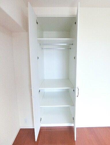 物件内観写真14　(クロゼット（洋室約5.2畳）)