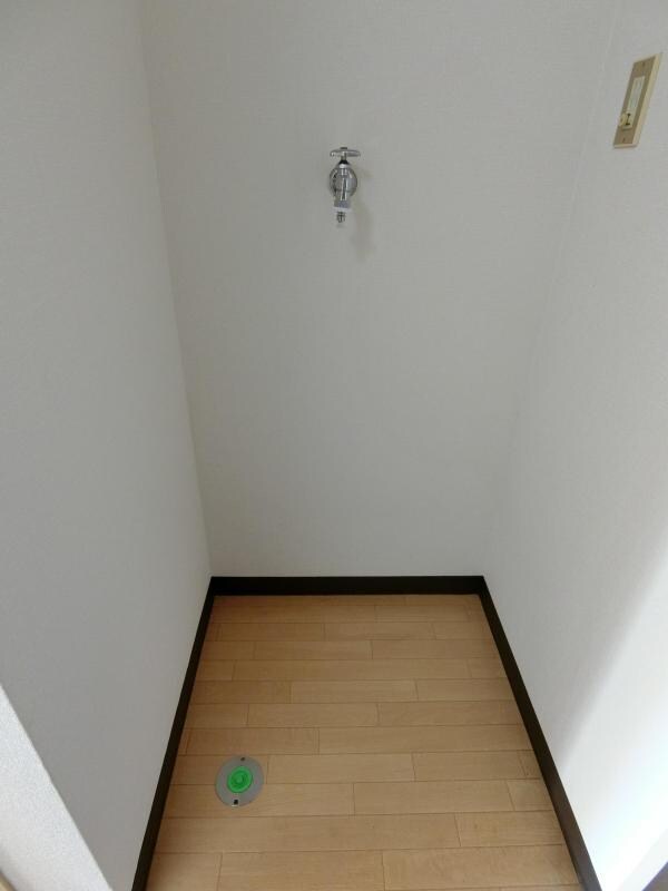 物件内観写真5　(洗濯機置場)