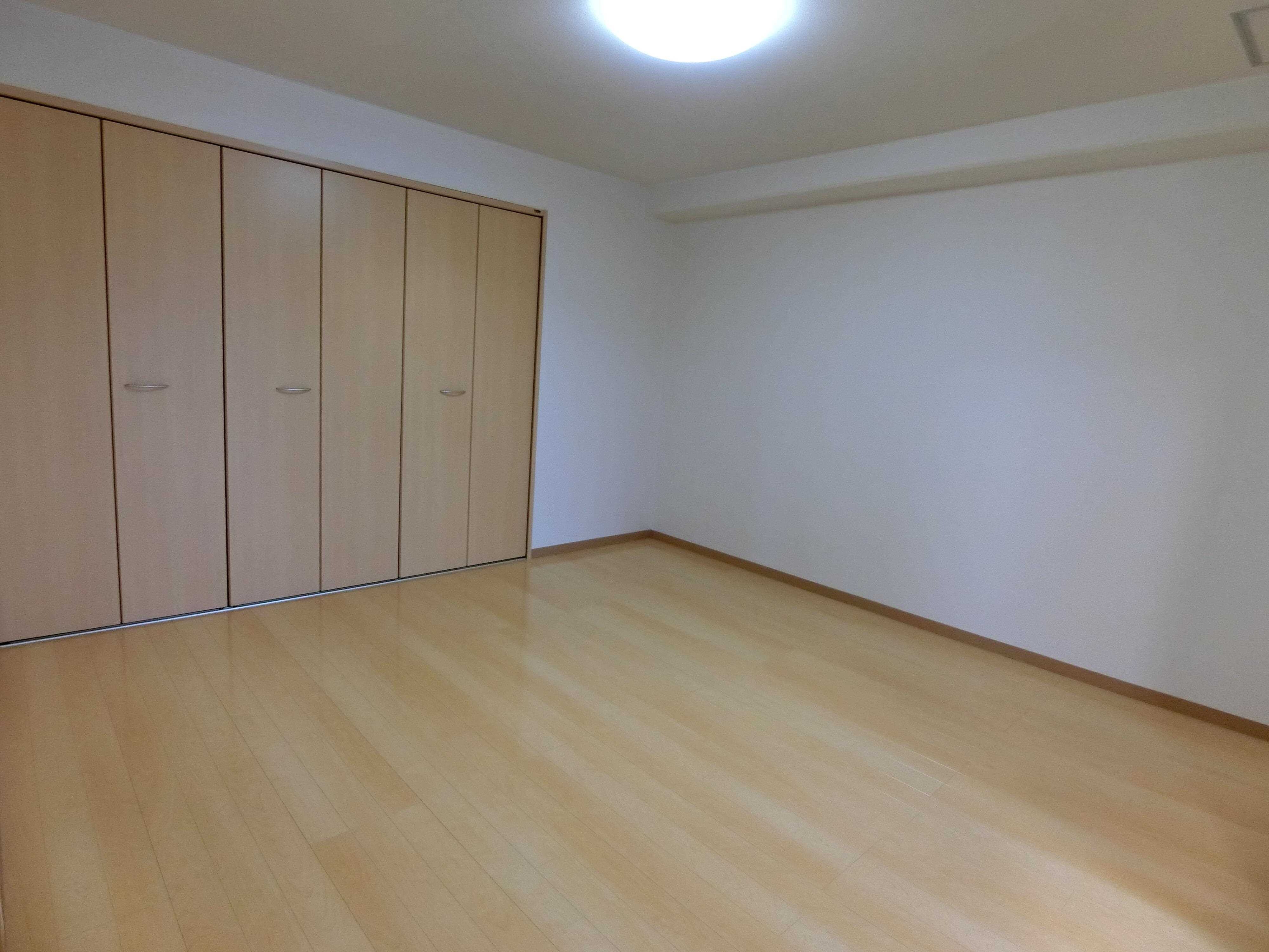 物件内観写真11　(洋室8帖)