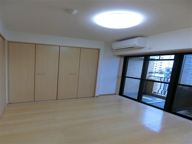 物件内観写真13　(洋室4.8帖)