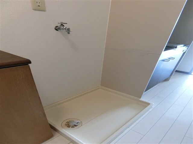 物件内観写真6　(洗濯機置場)