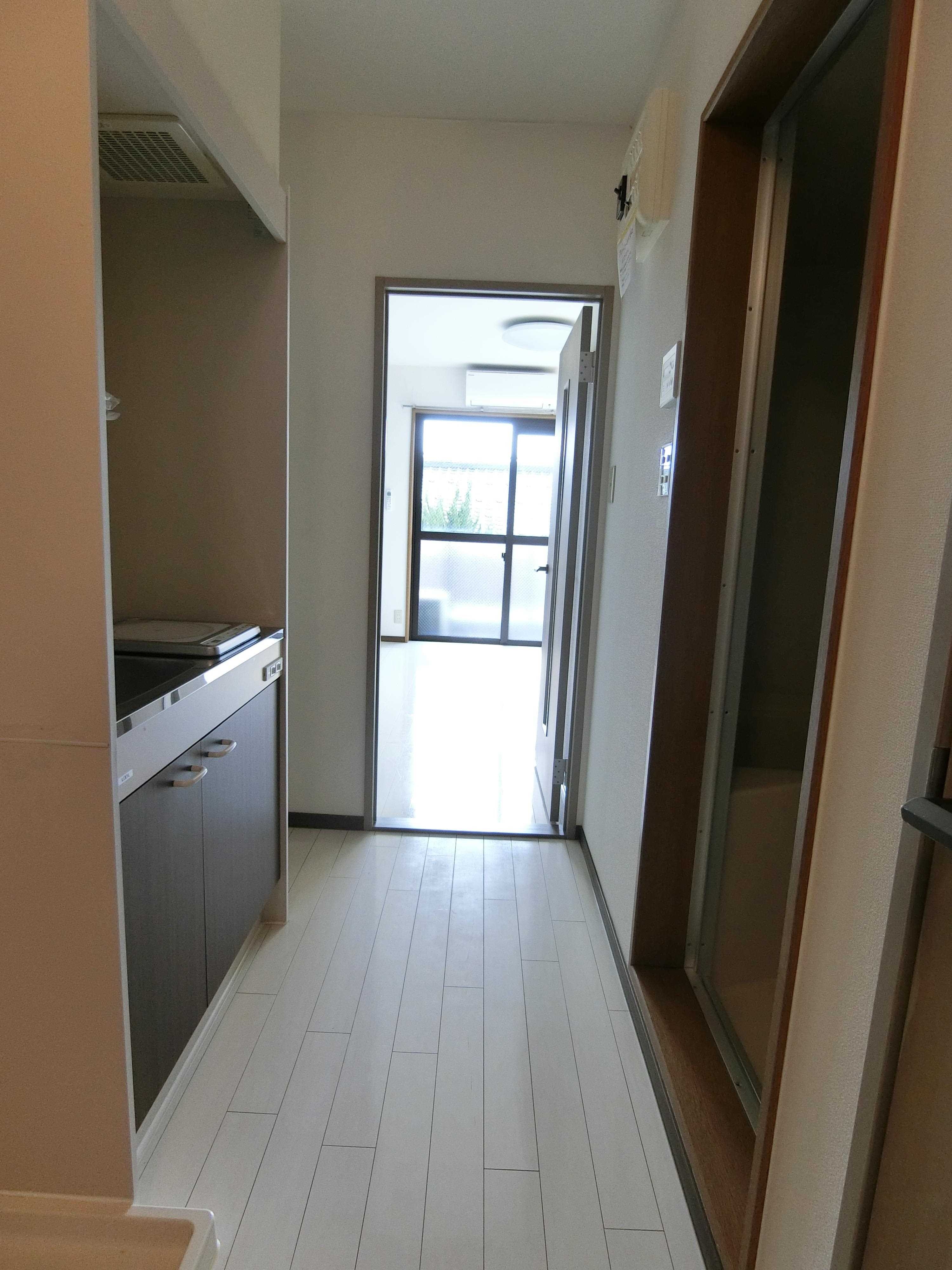 物件内観写真11　(廊下)