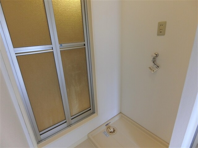 物件内観写真6　(洗濯機置場)