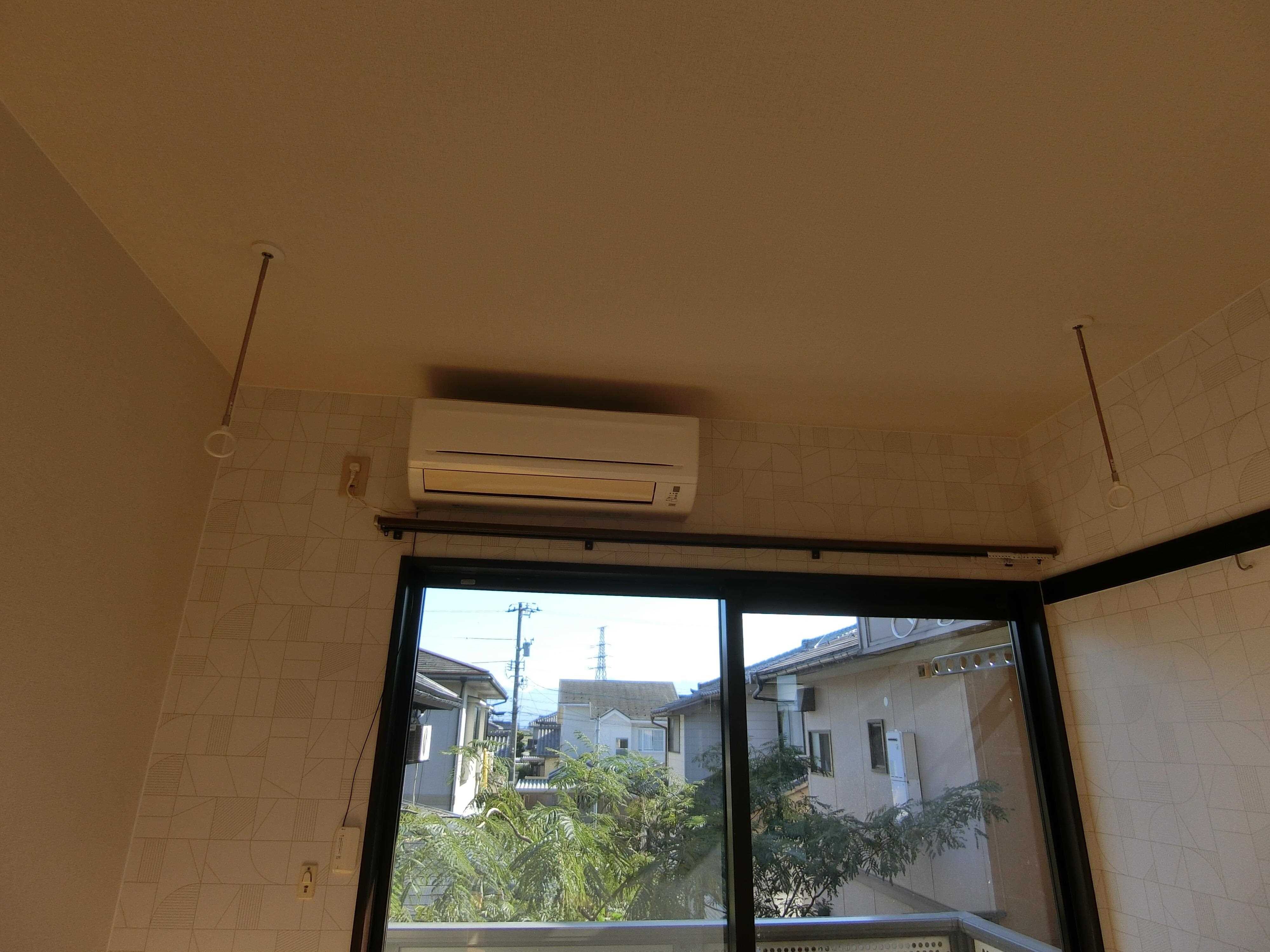 物件内観写真11　(室内物干し)