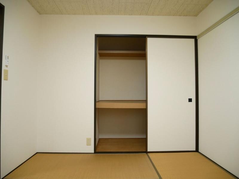 物件内観写真7　(押入れ)