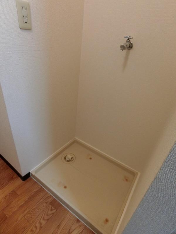 物件内観写真9　(洗濯機置場)