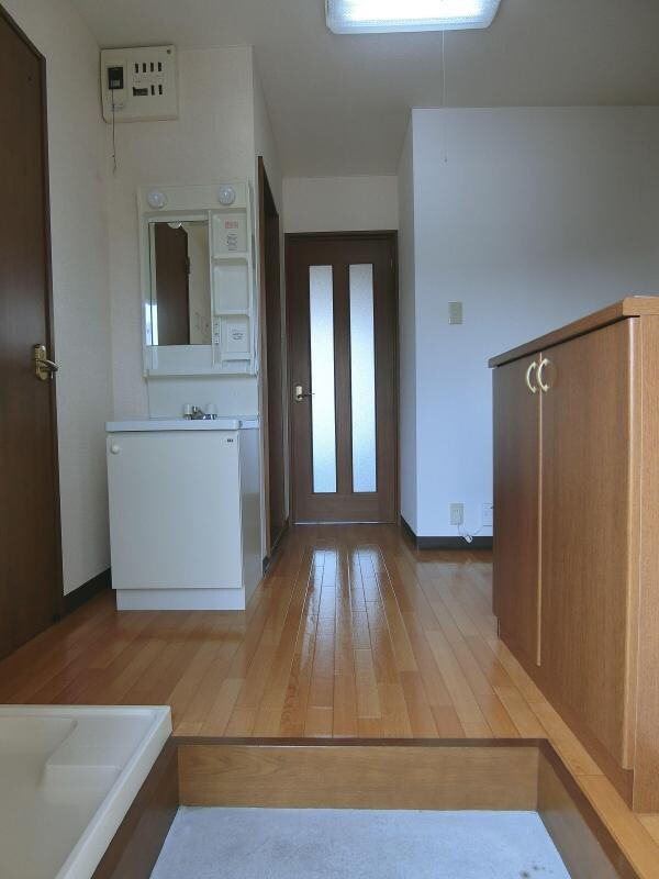 物件内観写真8　(玄関)