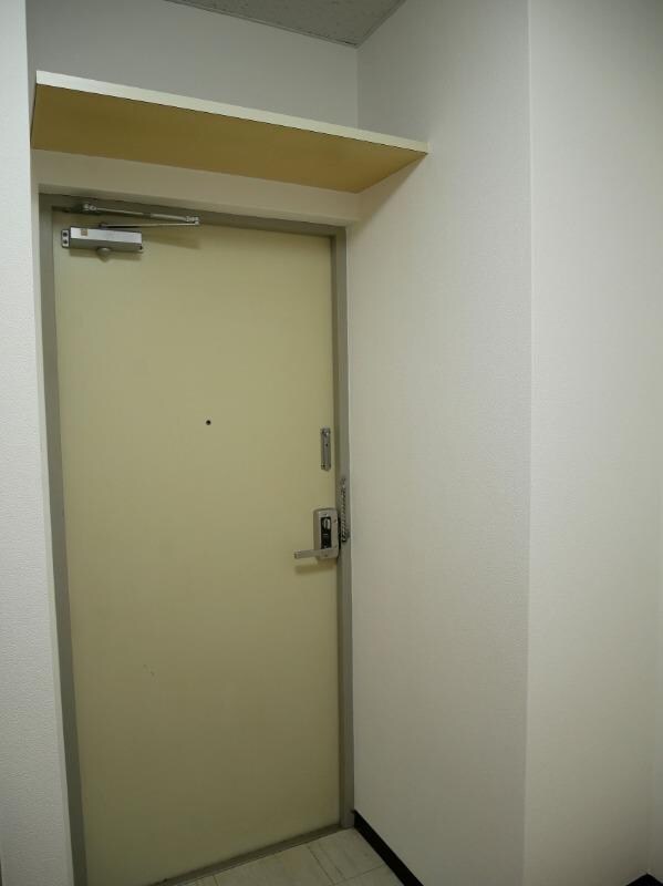 物件内観写真10　(玄関上部棚あり。靴など保管下さい)