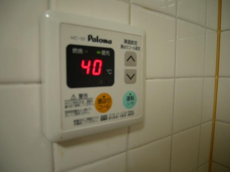 物件内観写真11　(給湯リモコンあり。（設定温度のお湯が出ます。）)