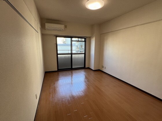 物件内観写真2　(別号室写真です)