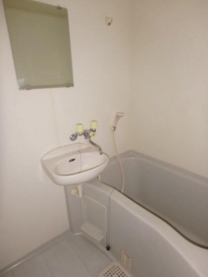 物件内観写真4　(別号室写真)