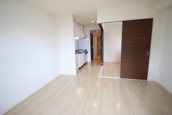 物件内観写真2　(他号室の写真です。)