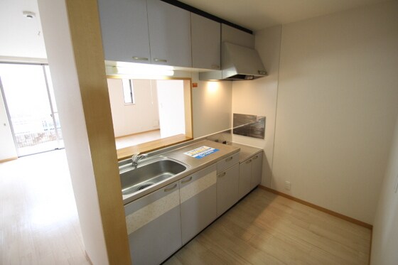 物件内観写真3　(※別号室の写真です。)