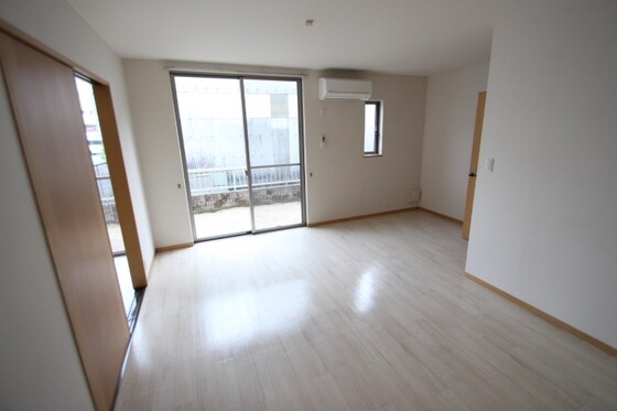 物件内観写真11　(※別号室の写真です。)