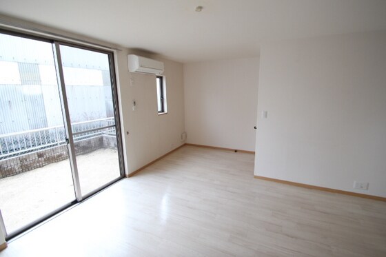 物件内観写真15　(※別号室の写真です。)