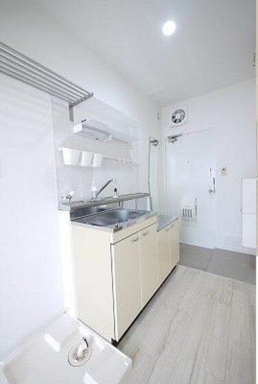 物件内観写真9　(※他号室の写真です)