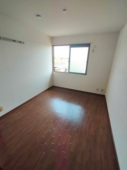 物件内観写真9　(別号室写真)