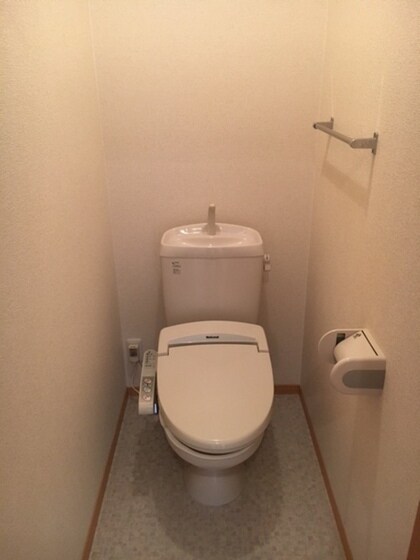 物件内観写真5　(別号室写真です)