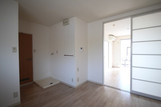 物件内観写真16　(他部屋です)