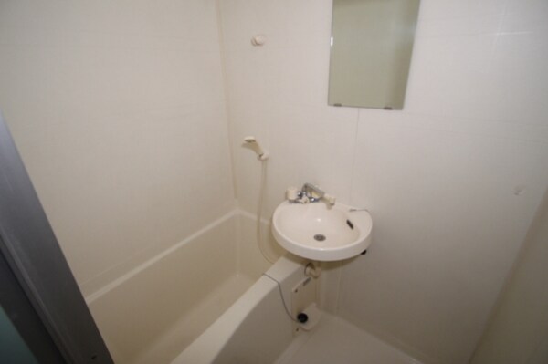 バス／シャワールーム等(他号室のお写真です)