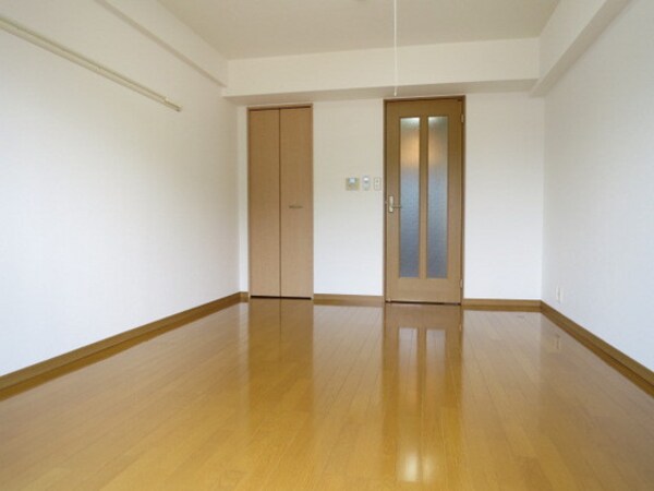 居室・リビング(※他号室の写真です)