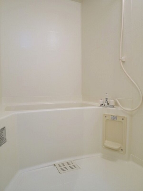 バス／シャワールーム等(※他号室の写真です)