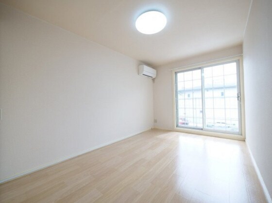 物件内観写真2　(※別号室写真です)