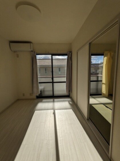 物件内観写真2　(別号室写真です)